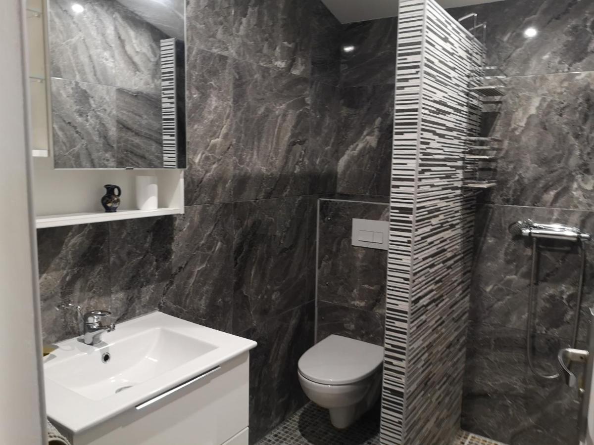 Mado Hotel Verfeuil Bagian luar foto