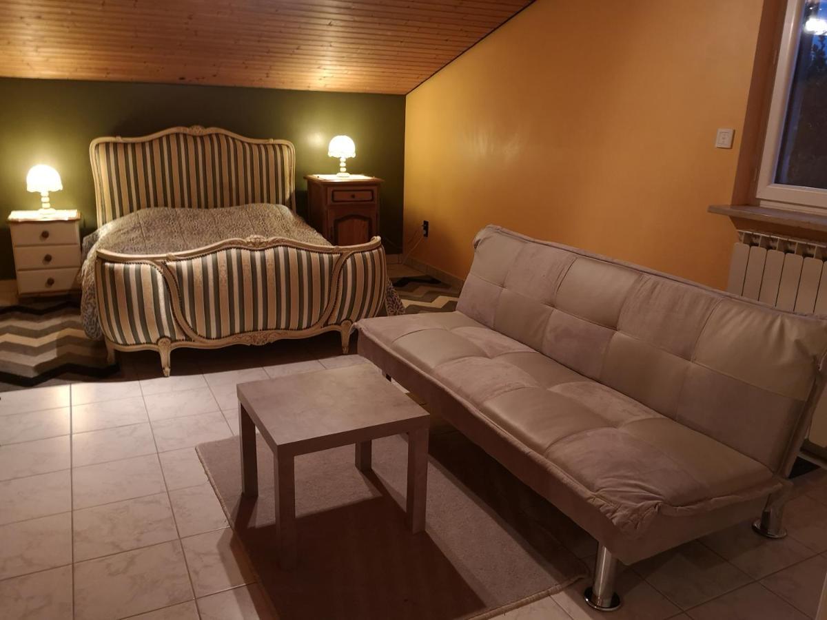 Mado Hotel Verfeuil Bagian luar foto